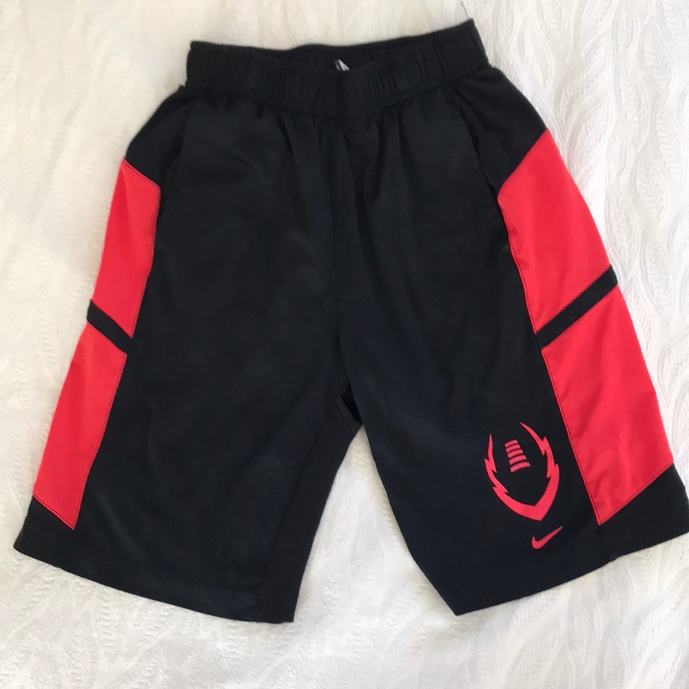 Boys Nike Dri-Fit shorts size M 🏈